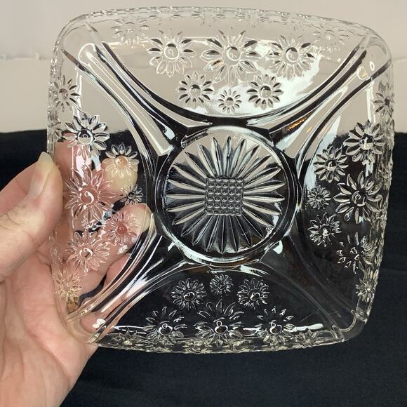 Vintage Pressed Glass Clear Square Dish Daisies Scalloped Edge 6" - Picture 6 of 8